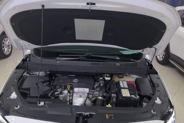 Used Buick GL6 2021 323T Mild Hybrid Connect Luxury Model Engine Bay