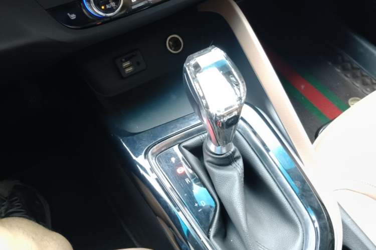 Used Buick GL6 2021 323T Mild Hybrid Connect Prestige Model Gear Lever