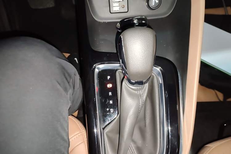 Used Buick GL6 2021 323T Mild Hybrid Connect Luxury Model Gear Lever