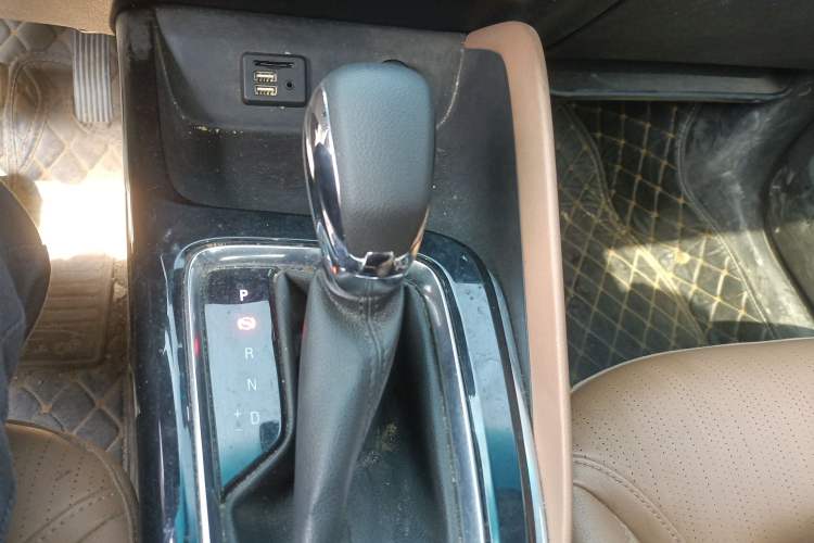 Used Buick GL6 2021 323T Mild Hybrid Connect Luxury Model Gear Lever