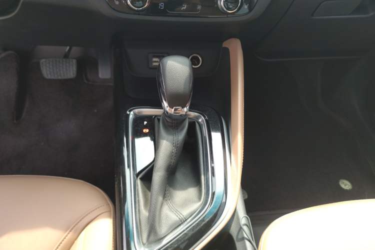 Used Buick GL6 2021 323T Mild Hybrid Connect Prestige Model Gear Lever