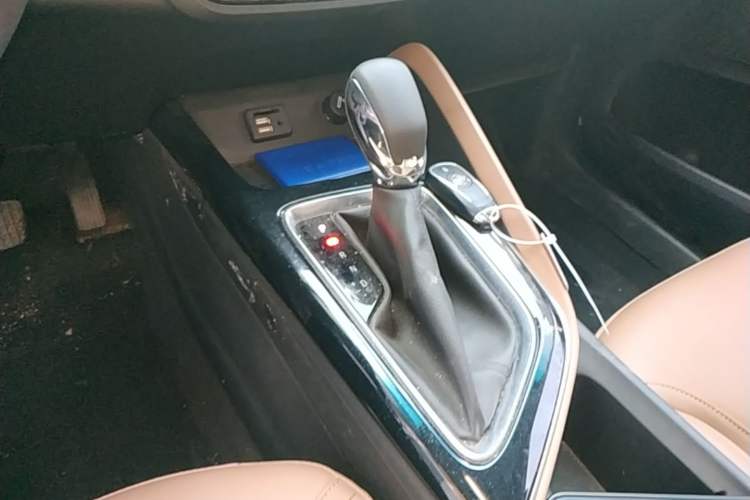 Used Buick GL6 2021 323T Mild Hybrid Connect Prestige Model Gear Lever