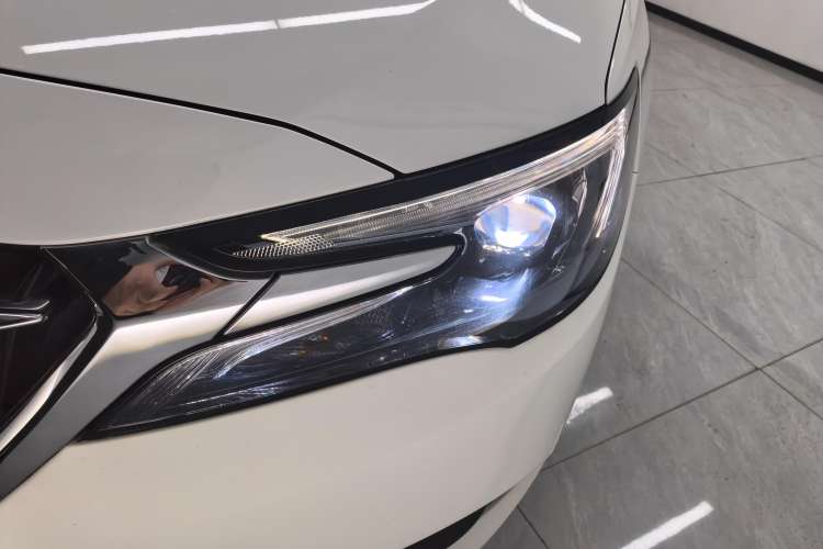 Used Buick GL6 2021 323T Mild Hybrid Connect Luxury Model Left Front Headlight