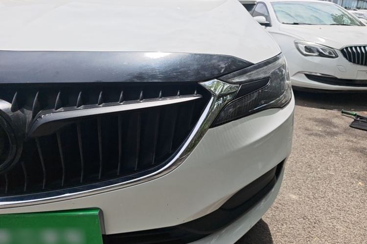 Used Buick GL6 2021 323T Mild Hybrid Connect Luxury Model Left Front Headlight