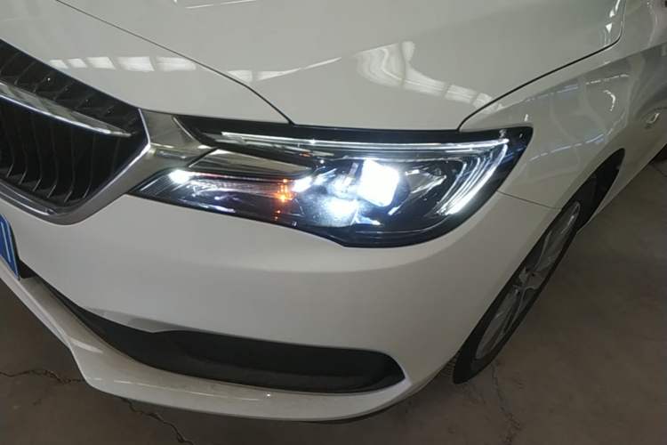 Used Buick GL6 2021 323T Mild Hybrid Connect Luxury Model Left Front Headlight