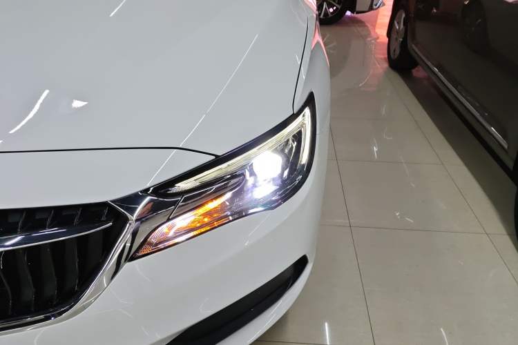 Used Buick GL6 2021 323T Mild Hybrid Connect Luxury Model Left Front Headlight