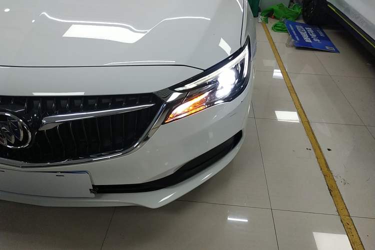 Used Buick GL6 2021 323T Mild Hybrid Connect Luxury Model Left Front Headlight