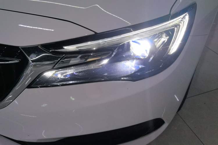 Used Buick GL6 2021 323T Mild Hybrid Connect Luxury Model Left Front Headlight