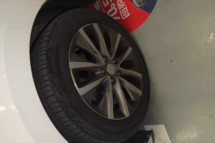 Used Buick GL6 2021 323T Mild Hybrid Connect Luxury Model Left Front Wheel Hub