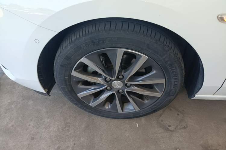 Used Buick GL6 2021 323T Mild Hybrid Connect Prestige Model Left Front Wheel Hub