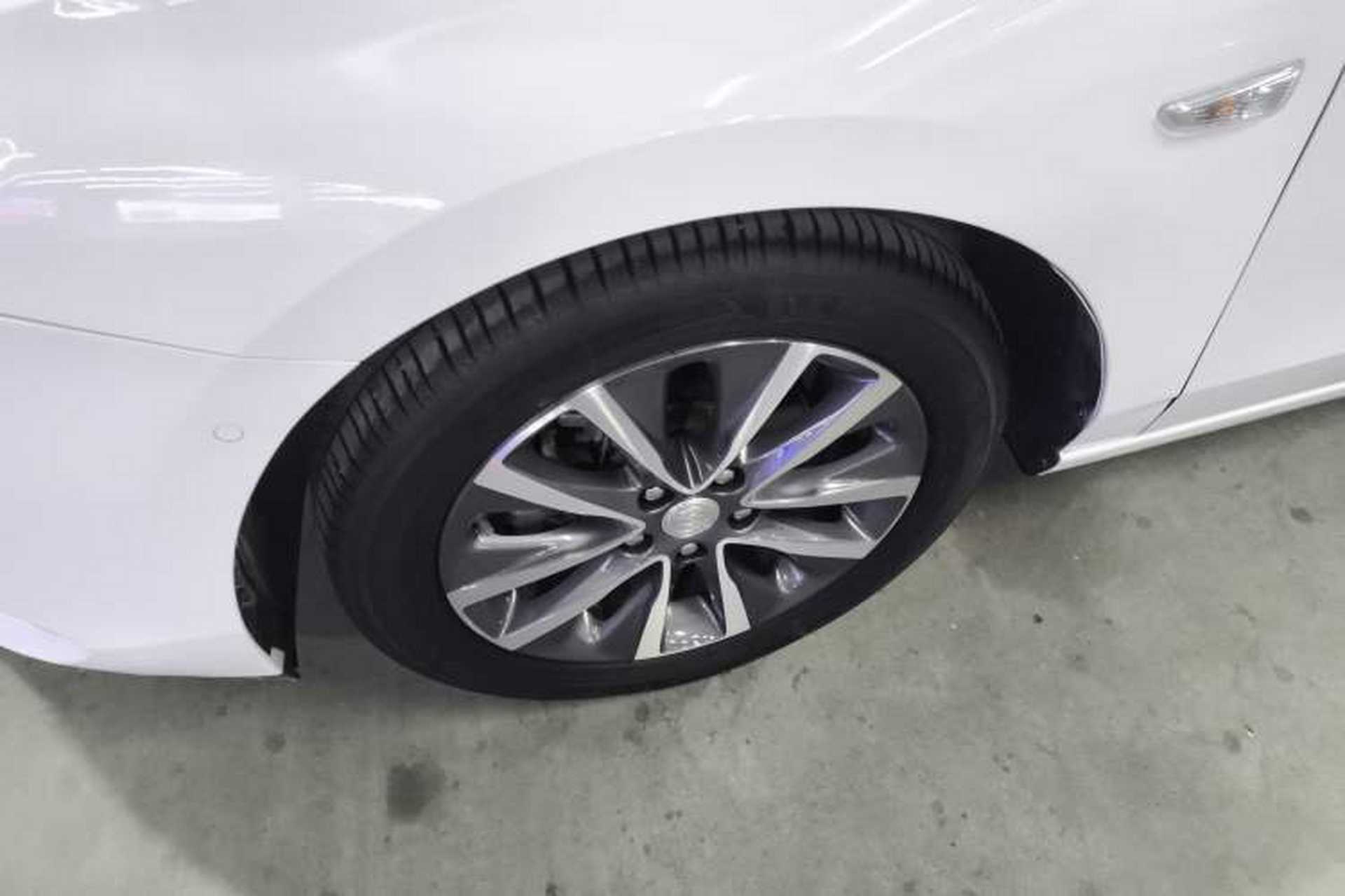 Used Buick GL6 2021 323T Mild Hybrid Connect Prestige Model Left Front Wheel Hub