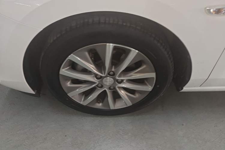 Used Buick GL6 2021 323T Mild Hybrid Connect Luxury Model Left Front Wheel Hub