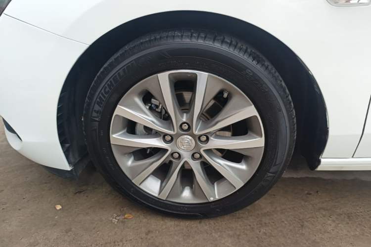 Used Buick GL6 2021 323T Mild Hybrid Connect Luxury Model Left Front Wheel Hub
