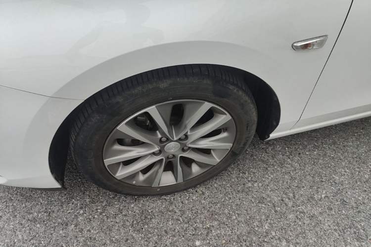 Used Buick GL6 2021 323T Mild Hybrid Connect Luxury Model Left Front Wheel Hub