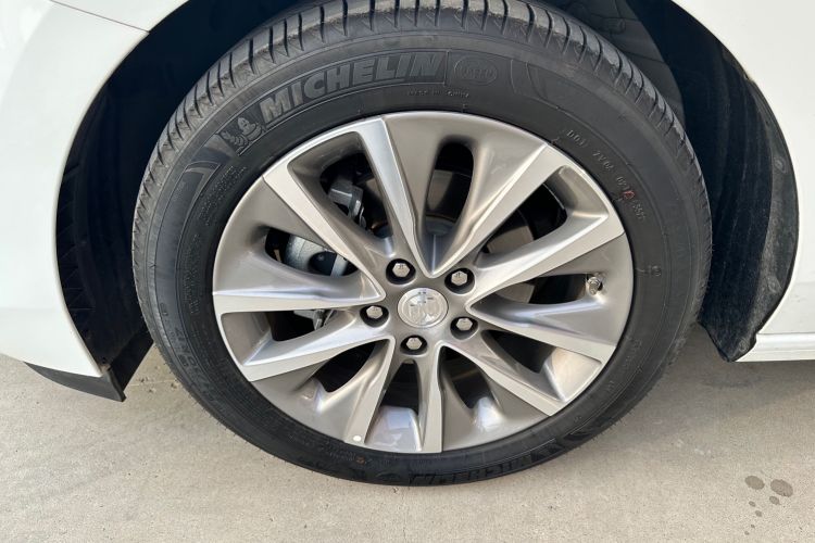 Used Buick GL6 2021 323T Mild Hybrid Connect Luxury Model Left Front Wheel Hub