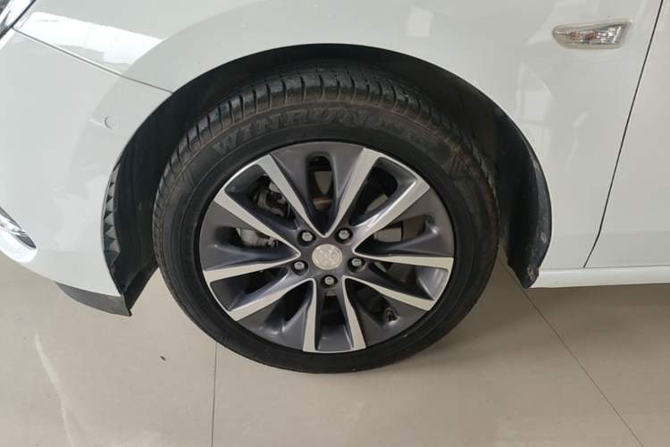Used Buick GL6 2021 323T Mild Hybrid Connect Luxury Model Left Front Wheel Hub