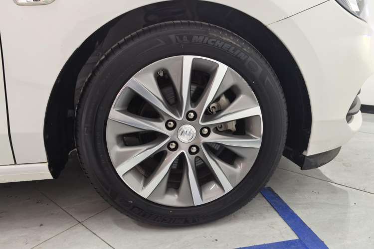 Used Buick GL6 2021 323T Mild Hybrid Connect Luxury Model Left Front Wheel Hub