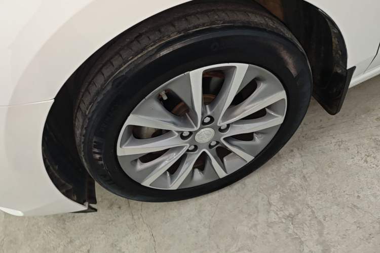 Used Buick GL6 2021 323T Mild Hybrid Connect Luxury Model Left Front Wheel Hub