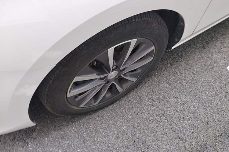 Used Buick GL6 2021 323T Mild Hybrid Connect Prestige Model Left Front Wheel Hub