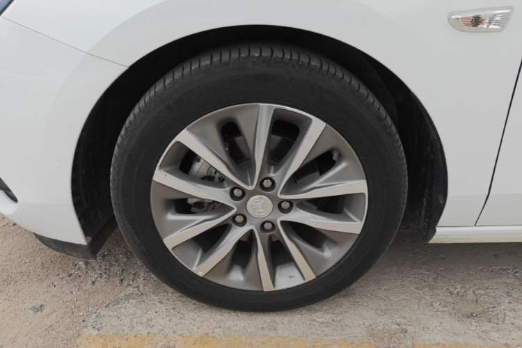 Used Buick GL6 2021 323T Mild Hybrid Connect Luxury Model Left Front Wheel Hub