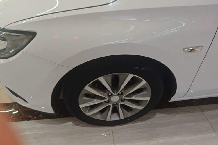 Used Buick GL6 2021 323T Mild Hybrid Connect Luxury Model Left Front Wheel Hub