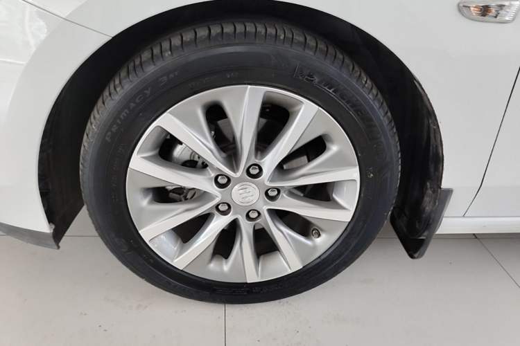 Used Buick GL6 2021 323T Mild Hybrid Connect Luxury Model Left Front Wheel Hub