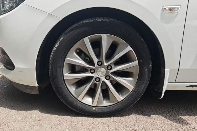 Used Buick GL6 2021 323T Mild Hybrid Connect Luxury Model Left Front Wheel Hub