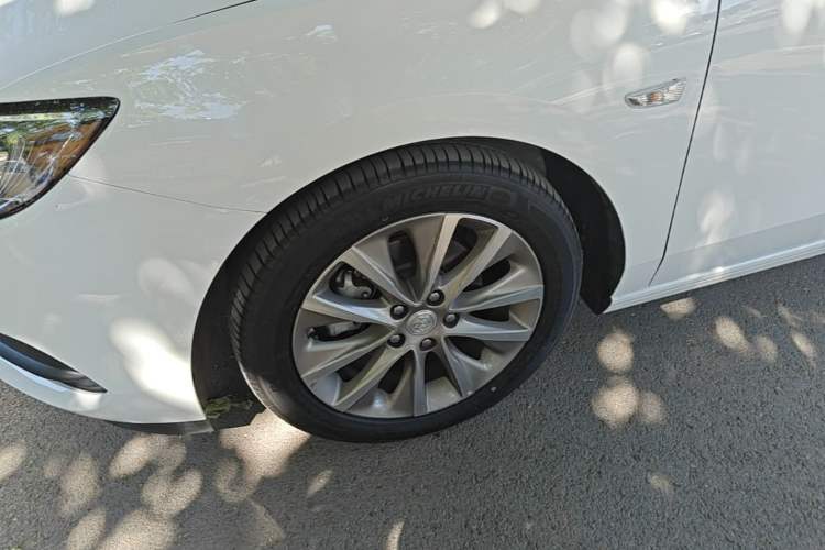 Used Buick GL6 2021 323T Mild Hybrid Connect Luxury Model Left Front Wheel Hub