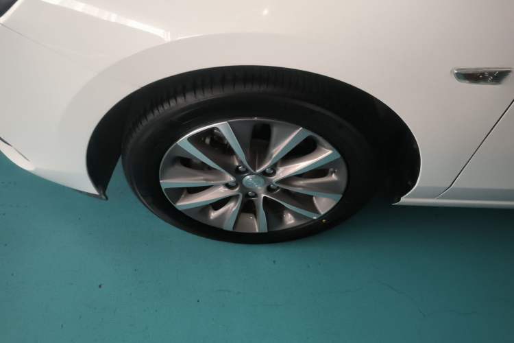 Used Buick GL6 2021 323T Mild Hybrid Connect Luxury Model Left Front Wheel Hub