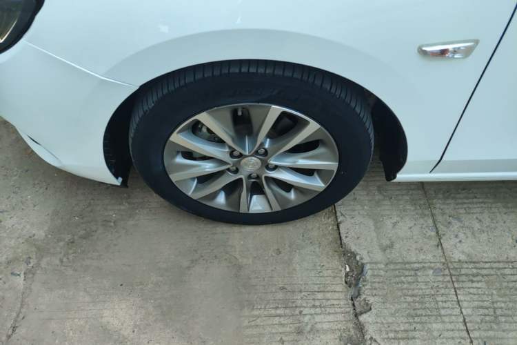 Used Buick GL6 2021 323T Mild Hybrid Connect Luxury Model Left Front Wheel Hub