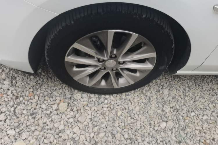 Used Buick GL6 2021 323T Mild Hybrid Connect Luxury Model Left Front Wheel Hub
