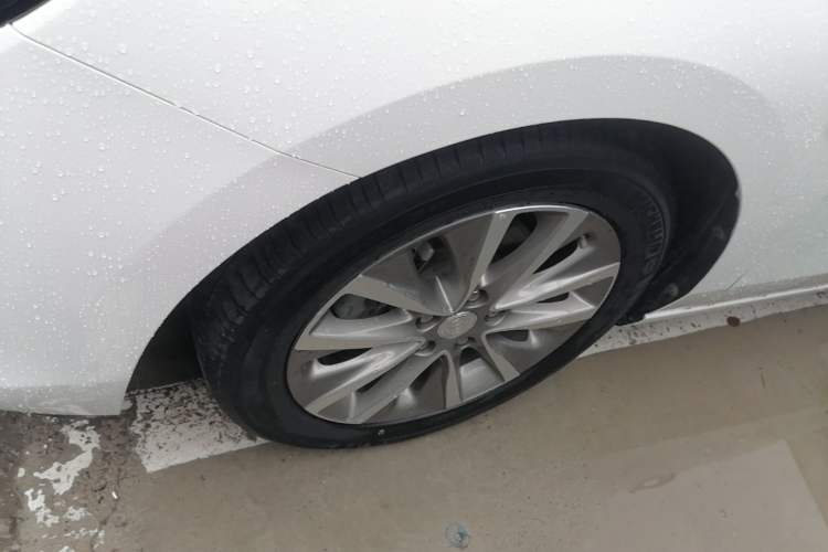 Used Buick GL6 2021 323T Mild Hybrid Connect Luxury Model Left Front Wheel Hub