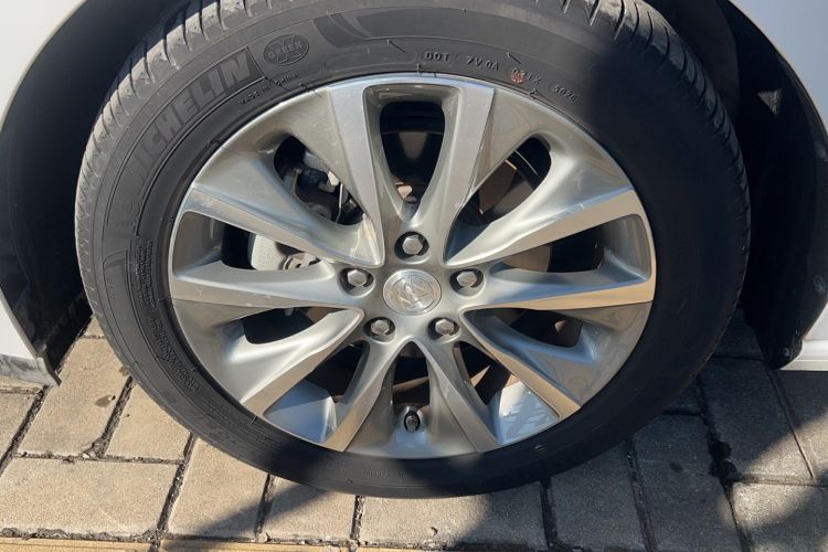 Used Buick GL6 2021 323T Mild Hybrid Connect Luxury Model Left Front Wheel Hub