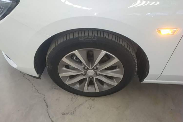 Used Buick GL6 2021 323T Mild Hybrid Connect Luxury Model Left Front Wheel Hub