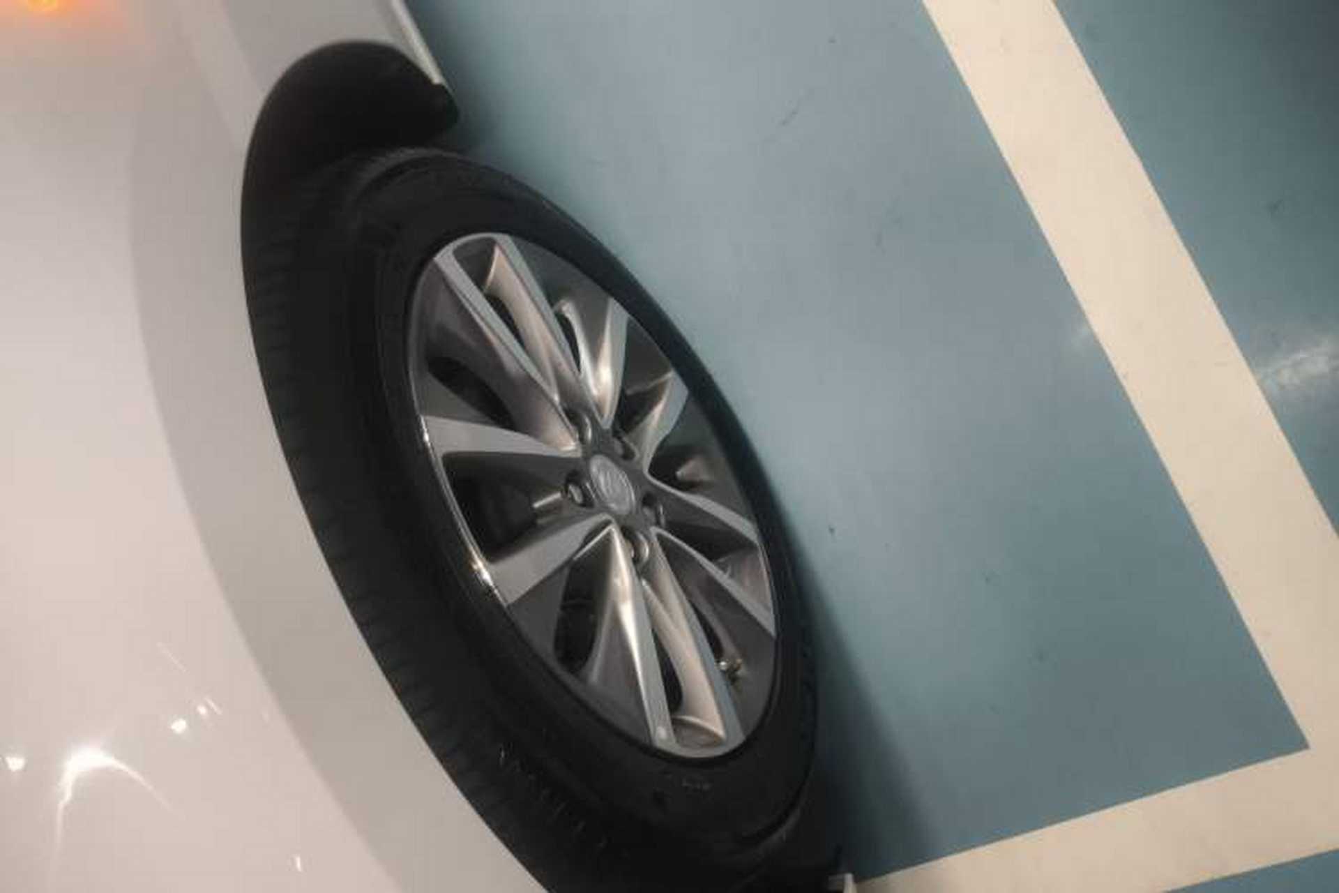 Used Buick GL6 2021 323T Mild Hybrid Connect Luxury Model Left Front Wheel Hub