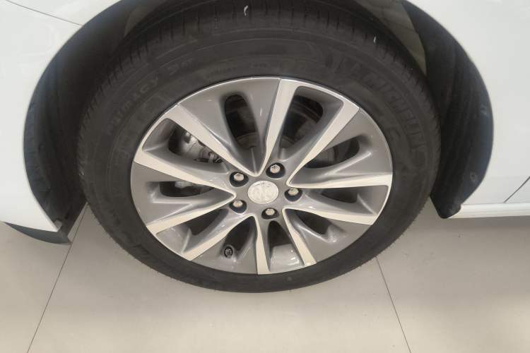 Used Buick GL6 2021 323T Mild Hybrid Connect Luxury Model Left Front Wheel Hub