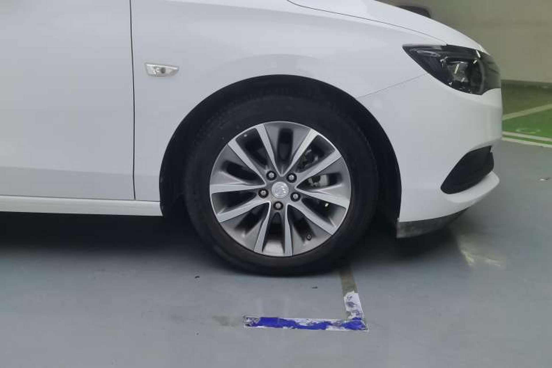 Used Buick GL6 2021 323T Mild Hybrid Connect Luxury Model Left Front Wheel Hub