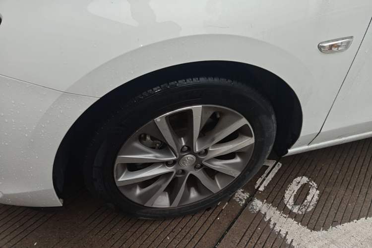 Used Buick GL6 2021 323T Mild Hybrid Connect Luxury Model Left Front Wheel Hub