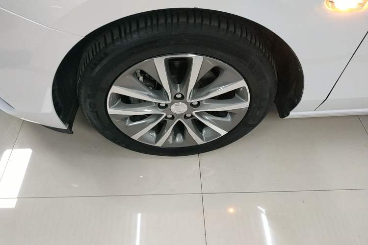 Used Buick GL6 2021 323T Mild Hybrid Connect Luxury Model Left Front Wheel Hub