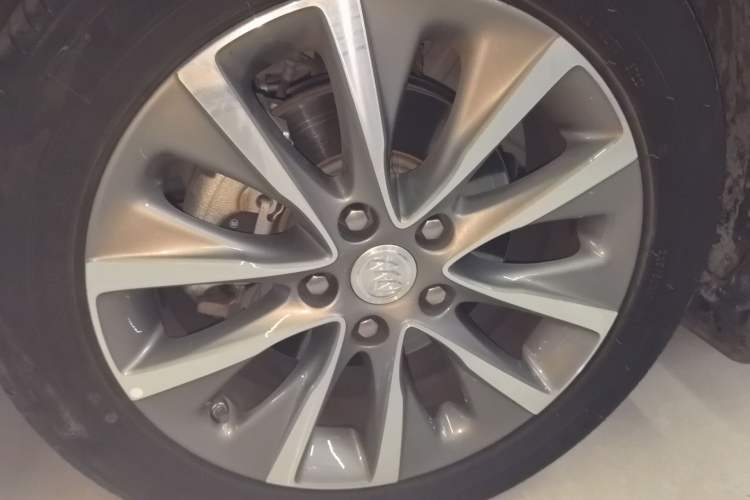 Used Buick GL6 2021 323T Mild Hybrid Connect Luxury Model Left Front Wheel Hub