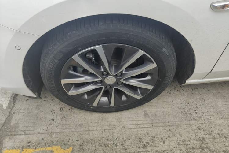 Used Buick GL6 2021 323T Mild Hybrid Connect Prestige Model Left Front Wheel Hub