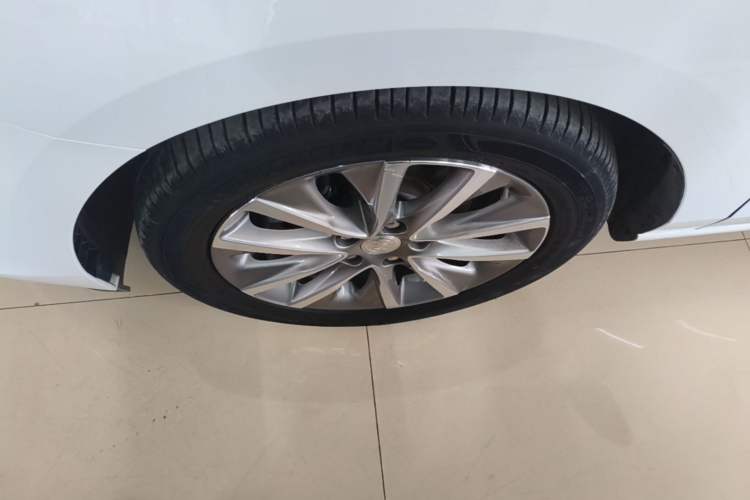 Used Buick GL6 2021 323T Mild Hybrid Connect Luxury Model Left Front Wheel Hub