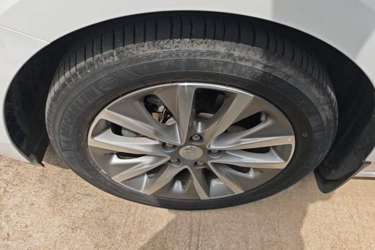 Used Buick GL6 2021 323T Mild Hybrid Connect Luxury Model Left Front Wheel Hub