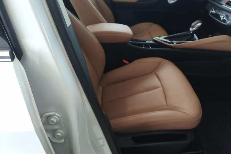 Used Buick GL6 2021 323T Mild Hybrid Connect Luxury Model Right Front Seat