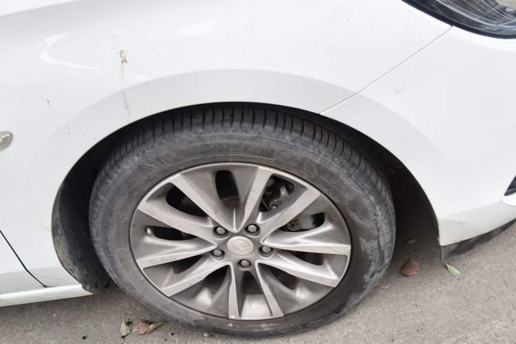 Used Buick GL6 2021 323T Mild Hybrid Connect Luxury Model Right Front Wheel Hub