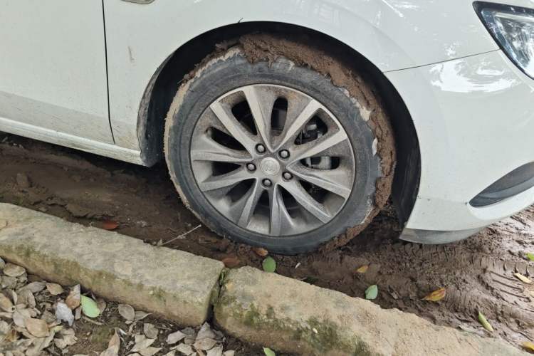 Used Buick GL6 2021 323T Mild Hybrid Connect Luxury Model Right Front Wheel Hub