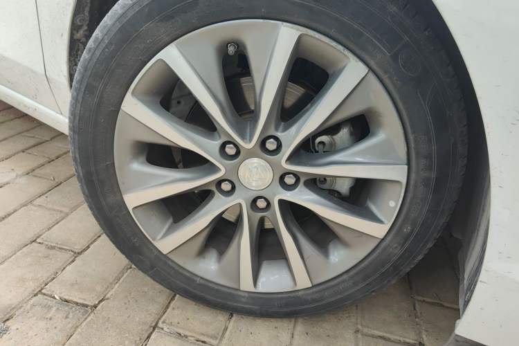 Used Buick GL6 2021 323T Mild Hybrid Connect Luxury Model Right Front Wheel Hub