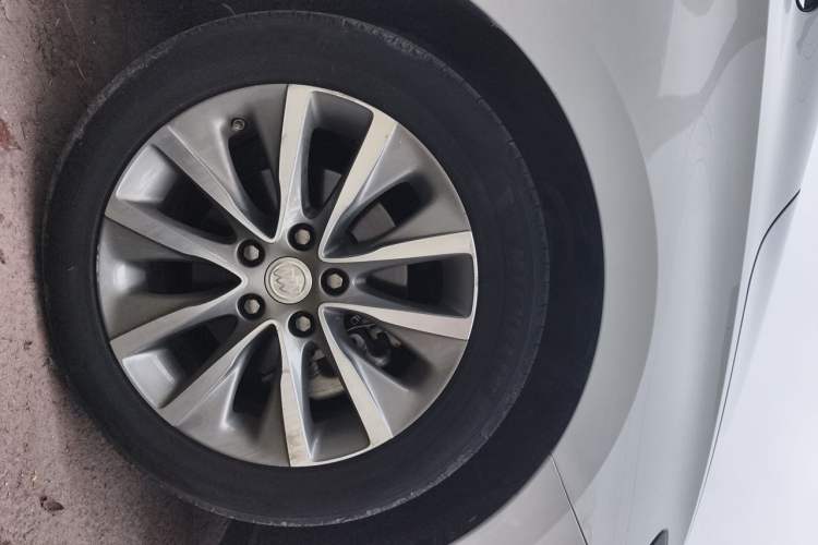 Used Buick GL6 2021 323T Mild Hybrid Connect Luxury Model Right Front Wheel Hub