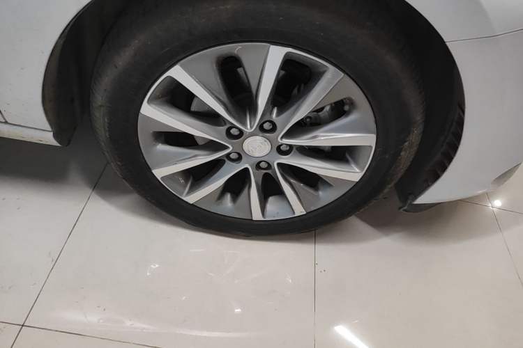 Used Buick GL6 2021 323T Mild Hybrid Connect Luxury Model Right Front Wheel Hub