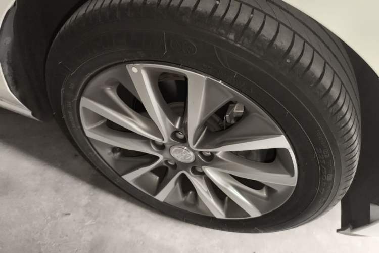 Used Buick GL6 2021 323T Mild Hybrid Connect Luxury Model Right Front Wheel Hub